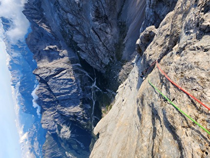 Marmolada Dolomiti, South 6, Aurélia Lanoë, Silvia Loreggian - Sulla via 'Tempi Moderni' in Marmolada, Dolomiti (Aurélia Lanoë, Silvia Loreggian 08/2025)