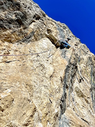 Piccolo Piz de Guda, Marmolada, Dolomiti, Federico Dell’Antone, Thomas Gianola - Federico Dell’Antone durante l'apertura di 'Il Orso' al Piccolo Piz de Guda, Marmolada, Dolomiti (Federico Dell’Antone, Thomas Gianola 6, 20/06/2024)