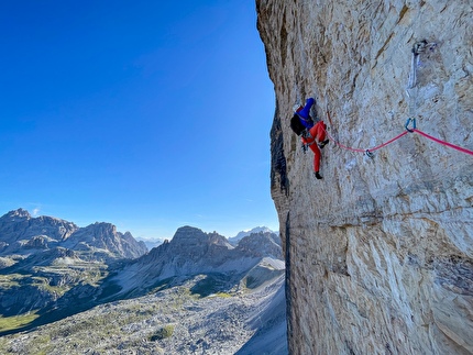 Via Cassin - Ratti, Cima Ovest di Lavaredo, Tre Cime di Lavaredo, Dolomiti - Simon Kehrer sulla Via Cassin - Ratti, Cima Ovest di Lavaredo, Tre Cime di Lavaredo, Dolomiti