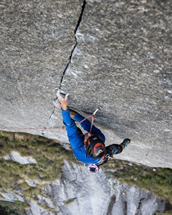 Joy Division Qualido, Val Qualido, Val di Mello, Alessandro Larcher, Pietro Vidi - Alessandro Larcher climbing 'Joy Division' on Qualido in Val Qualido, Val di Mello, 09/2025