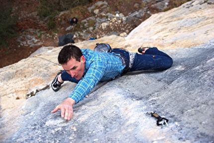 Falesia Re Leone, Timau, Friuli Venezia Giulia - Alessandro Zeni su 'Il bastone di rafiki' (8b+), falesia del Re Leone