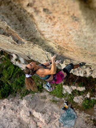 Claudia Ghisolfi sends Trip tik tonik (9a) in the Gorges Du Loup