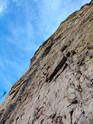 Campanile di Val Montanaia, Dolomiti, Fabio de Cesero, Luca Vallata - 'La Poderosa' al Campanile di Val Montanaia, Dolomiti: Fabio de Cesero in apertura sugli Strapiombi Nord, gli ci vorranno sei ore d'impegno per sbucare sul Ballatoio