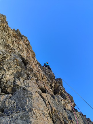 Campanile di Val Montanaia, Dolomiti, Fabio de Cesero, Luca Vallata - Luca Vallata in apertura sul secondo tiro dopo il Ballatoio di 'La Poderosa' al Campanile di Val Montanaia, Dolomiti