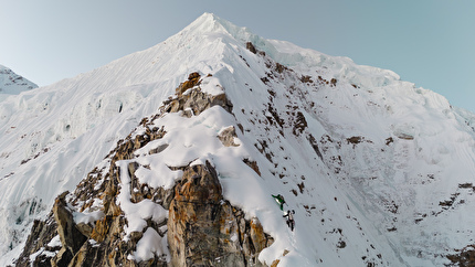 Anidesh Chuli Nepal, Nicolas Jean, Benjamin Védrines - Nicolas Jean e Benjamin Védrines durante la prima salita di Anidesh Chuli (6808m) in Nepal, settembre 2025