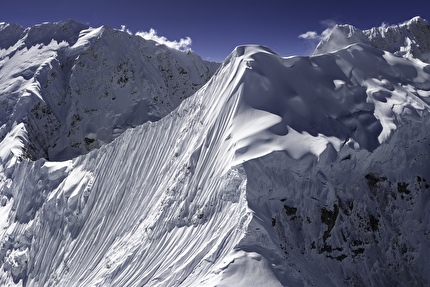 Anidesh Chuli Nepal, Nicolas Jean, Benjamin Védrines - Nicolas Jean e Benjamin Védrines durante la prima salita di Anidesh Chuli (6808m) in Nepal, settembre 2025