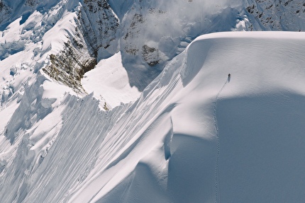 Anidesh Chuli Nepal, Nicolas Jean, Benjamin Védrines - Nicolas Jean e Benjamin Védrines durante la prima salita di Anidesh Chuli (6808m) in Nepal, settembre 2025