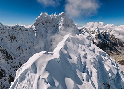 A Nicolas Jean e Benjamin Védrines la prima salita di Anidesh Chuli in Nepal  