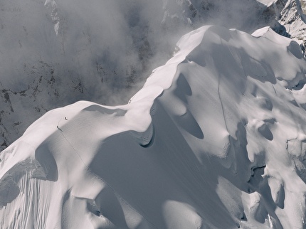 Anidesh Chuli Nepal, Nicolas Jean, Benjamin Védrines - Nicolas Jean e Benjamin Védrines durante la prima salita di Anidesh Chuli (6808m) in Nepal, settembre 2025
