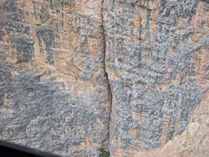 Soccorso alpino Dolomiti Bellunesi - Soccorso alpino Dolomiti Bellunesi: intervento sulla 'Costantini - Apollonio', Tofana di Rozes, estate 2025