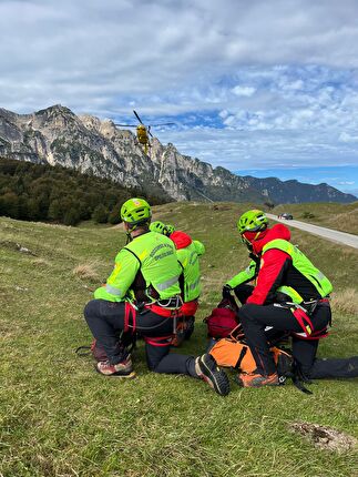 Soccorso alpino Dolomiti Bellunesi - Giovedì 2 ottobre a Belluno sono stati presentati i dati degli interventi dell'estate 2025 delle 18 stazioni della Delegazione del Soccorso alpino Dolomiti Bellunesi. Confermato il trend in aumento del numero degli interventi. In aumento anche il numero di soccorsi verso stranieri e verso i giovani frequentatori delle montagne. Circa l’80,2% delle persone soccorse non dispone di una assicurazione propria che copra le spese di recupero.