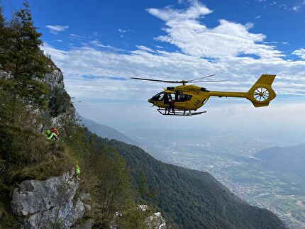 Soccorso alpino Dolomiti Bellunesi - Soccorso alpino Dolomiti Bellunesi: alpinista si infortuna sul Monte Cengio