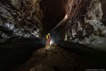 La Venta explores the caves and karst area of Mbanza Ngungu in Congo