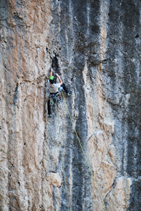 Titus Prinoth, Menhir Mëisules dala Beisces, Dolomiti - Titus Prinoth sale in stile trad la via 'Menhir' alle Mëisules dala Beisces (Sella, Dolomiti) il 20/09/2025