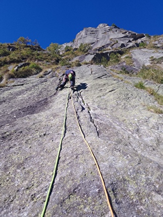 Avancorpo del Cavalcorto Valle del Ferro, Val Masino, Giacomo Regallo, Marco Zanchetta - The first ascent of 'Due anni e un figlio' on the Avancorpo del Cavalcorto in Valle del Ferro, Val Masino (Giacomo Regallo, Marco Zanchetta)