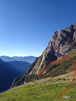 Avancorpo del Cavalcorto Valle del Ferro, Val Masino, Giacomo Regallo, Marco Zanchetta - The approach to  'Due anni e un figlio' on the Avancorpo del Cavalcorto in Valle del Ferro, Val Masino (Giacomo Regallo, Marco Zanchetta)