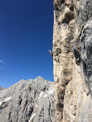 Chiaroveggenza Marmolada, Dolomiti, Nicolò Geremia, Mirco Grasso - L'apertura di 'Chiaroveggenza' in Marmolada, Dolomiti (Nicolò Geremia, Mirco Grasso 2019-2025)