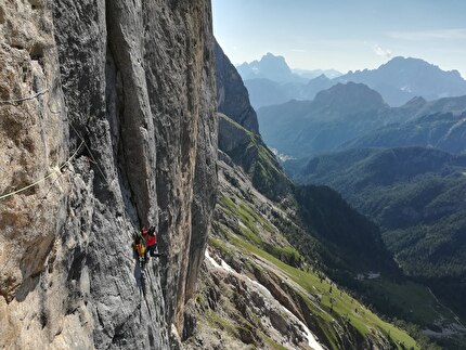Chiaroveggenza Marmolada, Dolomiti, Nicolò Geremia, Mirco Grasso - L'apertura di 'Chiaroveggenza' in Marmolada, Dolomiti (Nicolò Geremia, Mirco Grasso 2019-2025)