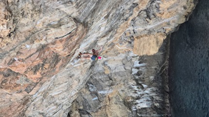 Jernej Kruder - Jernej Kruder sale 'Big fish' (8c+/9a) a Port de Sóller, Maiorca