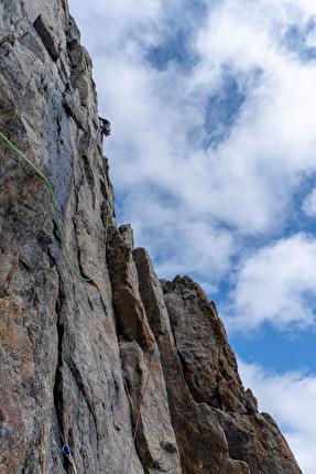 Greenland, Ben Kent, Robbie Milne - Questing on pitch 11 high on the wall
