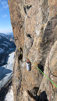 Greenland, Ben Kent, Robbie Milne - Haul bag zip line trickery