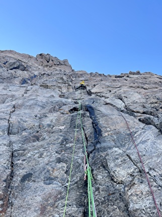 Greenland, Ben Kent, Robbie Milne - Steep amazing grooves on pitch 9 of 'Simon's Route'