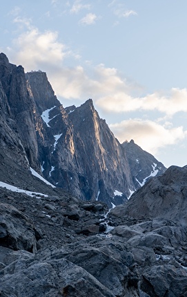 Greenland, Ben Kent, Robbie Milne - The wall catching the morning light from the moraine above camp