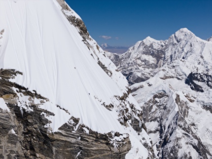 Kimshung, Nepal, François Cazzanelli, Giuseppe Vidoni, Lukas Waldner, Benjamin Zörer - La prima salita del Kimshung in Nepal (François Cazzanelli, Beppe Vidoni, Lukas Waldner e Benjamin Zörer, 20 ottobre 2025) Kimshung, Nepal, François Cazzanelli, Giuseppe Vidoni, Lukas Waldner, Benjamin Zörer - La prima salita del Kimshung in Nepal (François Cazzanelli, Beppe Vidoni, Lukas Waldner e Benjamin Zörer, 20 ottobre 2025)