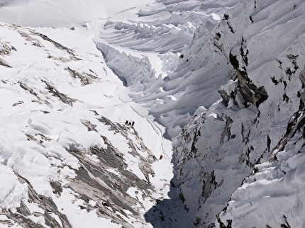 Kimshung, Nepal, François Cazzanelli, Giuseppe Vidoni, Lukas Waldner, Benjamin Zörer - La prima salita del Kimshung in Nepal (François Cazzanelli, Beppe Vidoni, Lukas Waldner e Benjamin Zörer, 20 ottobre 2025) Kimshung, Nepal, François Cazzanelli, Giuseppe Vidoni, Lukas Waldner, Benjamin Zörer - La prima salita del Kimshung in Nepal (François Cazzanelli, Beppe Vidoni, Lukas Waldner e Benjamin Zörer, 20 ottobre 2025)