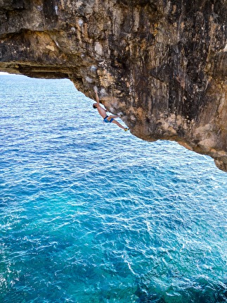 Michael Piccolruaz Es Pontas Mallorca - Michael Piccolruaz climbing 'Es Pontas' off the island of Maiorca Michael Piccolruaz Es Pontas Mallorca - Michael Piccolruaz climbing 'Es Pontas' off the island of Maiorca