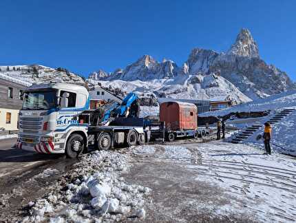 Il vecchio Bivacco Fiamme Gialle di Cimon della Pala esposto al MUSE