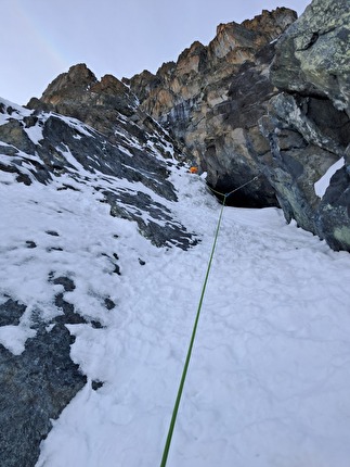 Monte Disgrazia, Marco Gianola, Rossano Libera - L'apertura di 'L’Etico e l’Etilico', parete est dell'avancorpo del Disgrazia (Marco Gianola, Rossano Libera 19/10/2025)