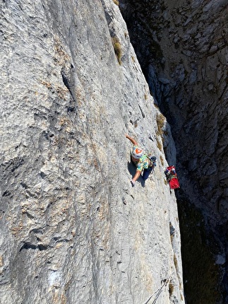 SuPer Nava, Sas da la Luna, Dolomiti, Maurizio Davarda, Martin Giovanazzi, Elio Mazzalai - Martin Giovanazzi sul secondo tiro di 'SuPer Nava', Sas da la Luna, Dolomiti (Maurizio Davarda, Martin Giovanazzi, Elio Mazzalai, 2024-2025). SuPer Nava, Sas da la Luna, Dolomiti, Maurizio Davarda, Martin Giovanazzi, Elio Mazzalai - Martin Giovanazzi sul secondo tiro di 'SuPer Nava', Sas da la Luna, Dolomiti (Maurizio Davarda, Martin Giovanazzi, Elio Mazzalai, 2024-2025).