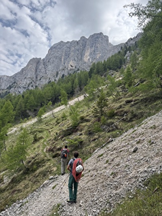 SuPer Nava, Sas da la Luna, Dolomiti, Maurizio Davarda, Martin Giovanazzi, Elio Mazzalai - Verso Sas da la Luna, Dolomiti, per aprire 'SuPer Nava' (Maurizio Davarda, Martin Giovanazzi, Elio Mazzalai, 2024-2025). SuPer Nava, Sas da la Luna, Dolomiti, Maurizio Davarda, Martin Giovanazzi, Elio Mazzalai - Verso Sas da la Luna, Dolomiti, per aprire 'SuPer Nava' (Maurizio Davarda, Martin Giovanazzi, Elio Mazzalai, 2024-2025).