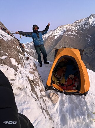 Brujo, Ande, Cile, Raimundo De Andraca, Diego Saez - L'apertura di una nuova via alla cima sud di Cerro El Brujo (4460m) nelle Ande (Raimundo De Andraca, Diego Saez 1-3/11/2025) Brujo, Ande, Cile, Raimundo De Andraca, Diego Saez - L'apertura di una nuova via alla cima sud di Cerro El Brujo (4460m) nelle Ande (Raimundo De Andraca, Diego Saez 1-3/11/2025)