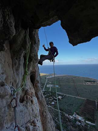 Monte Monaco, San Vito Lo Capo, Sicilia, Christoph Hainz, Gerda Schwienbacher - L'apertura di 'Ballo Corallo' sul Monte Monaco, San Vito Lo Capo, Sicilia (Christoph Hainz, Gerda Schwienbacher, 10/2024 & 10/2025)