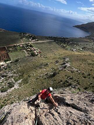 Monte Monaco, San Vito Lo Capo, Sicilia, Christoph Hainz, Gerda Schwienbacher - L'apertura di 'Ballo Corallo' sul Monte Monaco, San Vito Lo Capo, Sicilia (Christoph Hainz, Gerda Schwienbacher, 10/2024 & 10/2025)