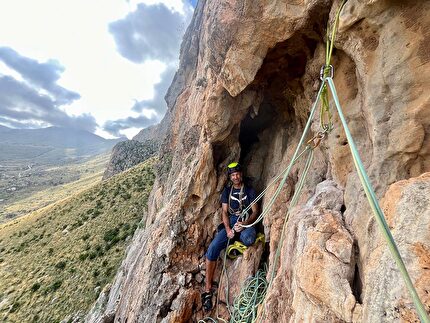 Monte Monaco, San Vito Lo Capo, Sicilia, Christoph Hainz, Gerda Schwienbacher - Sulla via 'Ballo Corallo' sul Monte Monaco, San Vito Lo Capo, Sicilia (Christoph Hainz, Gerda Schwienbacher,  10/2024 & 10/2025)