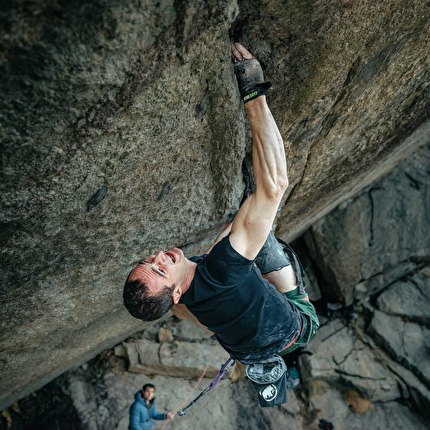 Adam Ondra flashes Greenspit in Valle dell'Orco