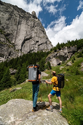 Mongolfiera, Val di Mello, Val Masino, Alessandro Leoni, Simone Pedeferri - L'apertura di 'Appesi alla Luna' alla Mongolfiera in Val di Mello, Val Masino (Alessandro Leoni, Simone Pedeferri, 10/2025)