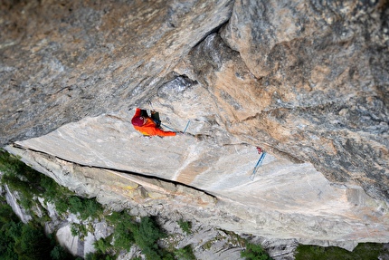 Mongolfiera, Val di Mello, Val Masino, Alessandro Leoni, Simone Pedeferri - L'apertura di 'Appesi alla Luna' alla Mongolfiera in Val di Mello, Val Masino (Alessandro Leoni, Simone Pedeferri, 10/2025)