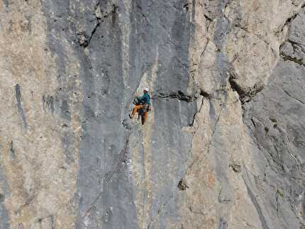 Corno del Framont, Moiazza, Dolomiti, Nicholas Farenzena, Gabriele Walicki - L'apertura di 'Baila Morena': terzo tiro