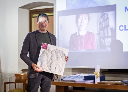 Annunciati i viciniori del premio letterario Leggimontagna 2025 - Leggimontagna 2025: Fanny Desarzens 1° premio per la categoria narrativa