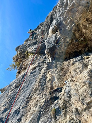 Monte Cimo Pala del Boral, Val d'Adige - Santiago Padros sul quarto tiro di 'Girl' alla Pala del Boral, Monte Cimo, Val d'Adige Monte Cimo Pala del Boral, Val d'Adige - Santiago Padros sul quarto tiro di 'Girl' alla Pala del Boral, Monte Cimo, Val d'Adige
