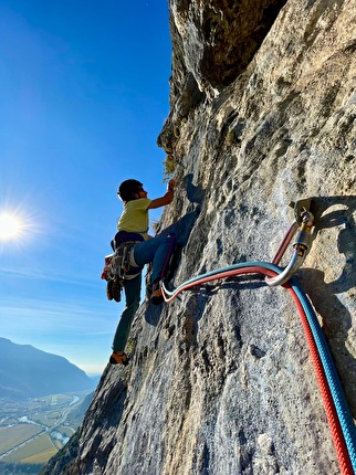Monte Cimo Pala del Boral, Val d'Adige - Santiago Padros sul quarto tiro di 'Girl' alla Pala del Boral, Monte Cimo, Val d'Adige Monte Cimo Pala del Boral, Val d'Adige - Santiago Padros sul quarto tiro di 'Girl' alla Pala del Boral, Monte Cimo, Val d'Adige