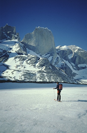 Cerro Pier Giorgio, Patagonia: Mario Manica, Renzo Vettori - Mario Manica verso il Cerro Piergiorgio in Patagonia, 1985