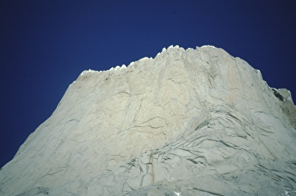 Cerro Pier Giorgio, Patagonia: Mario Manica, Renzo Vettori - Pier Giorgio, il grande muro di una diga sul Cerro Piergiorgio in Patagonia, 1985