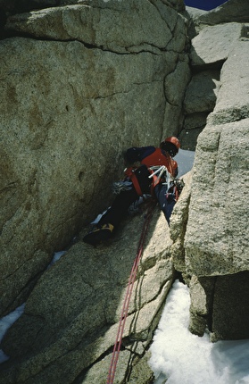 Cerro Pier Giorgio, Patagonia: Mario Manica, Renzo Vettori - Mario Manica sui primi tiri della via 'Greenpeace' sul Cerro Piergiorgio in Patagonia, 1985
