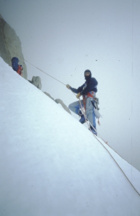 Cerro Pier Giorgio, Patagonia: Mario Manica, Renzo Vettori - Renzo Vettori alla base della parete del Cerro Piergiorgio in Patagonia, 1985