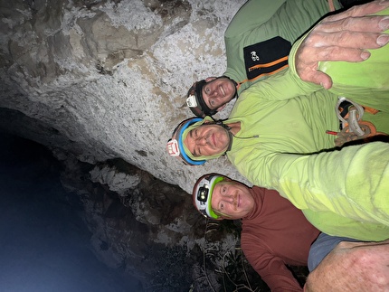 Pizzo Sella, Sicilia, Emanuele Andreozzi, Massimo Faletti, Andrea Gremes - Bivacco al nono tiro di 'Respect the Nature', Avancorpo di Pizzo della Sella, Sicilia (Emanuele Andreozzi, Massimo Faletti, Andrea Gremes, 02-03/11/2025)